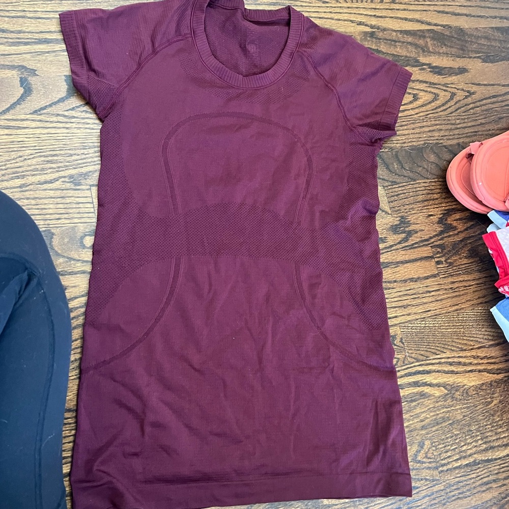 Maroon swiftly lululemon shirt sleeve shirt